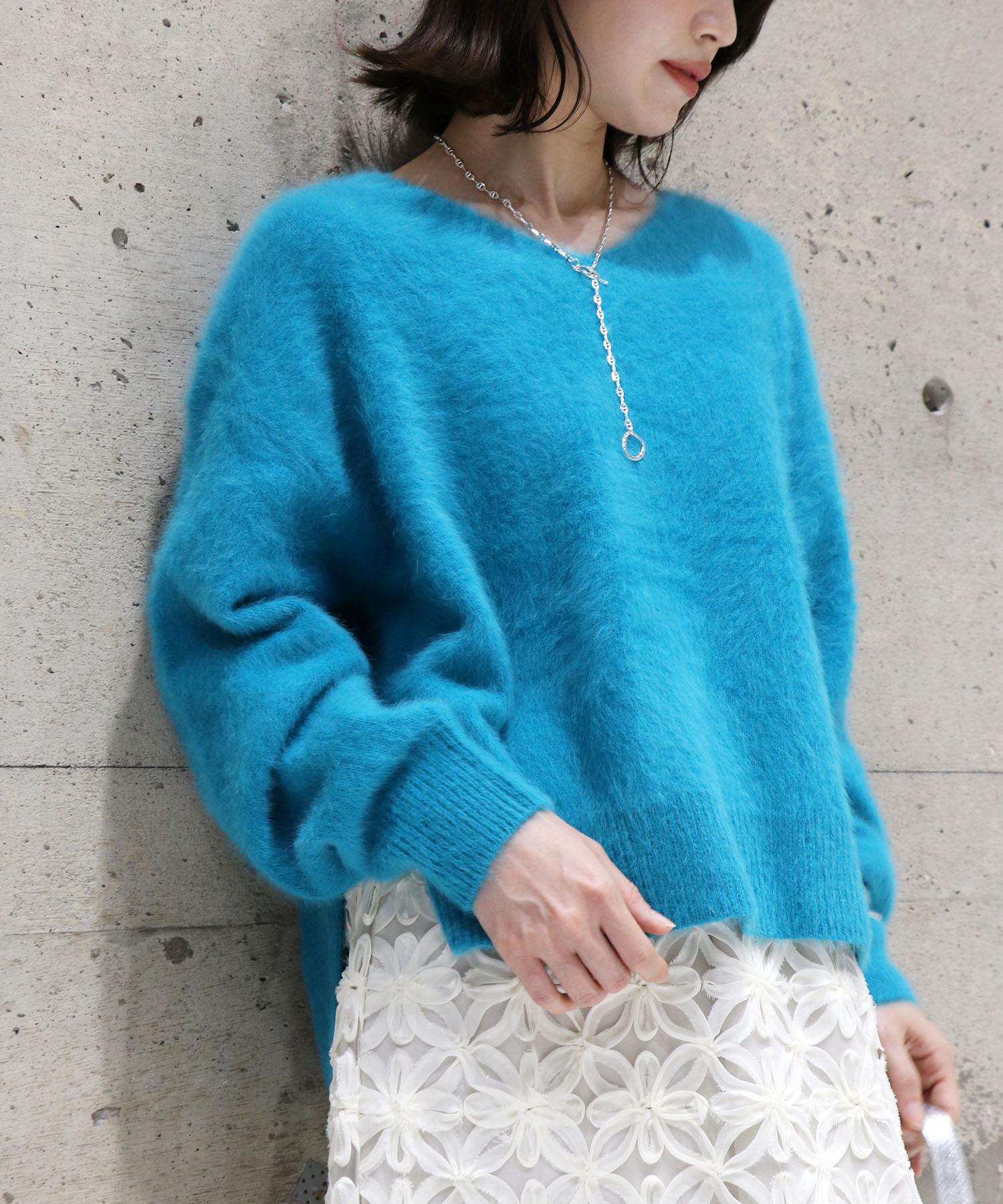 フォックスカシミヤ Vネックプルオーバー | AND ON JIONE STORE