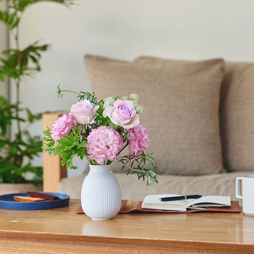 手軽に飾るのにちょうどよいボリューム 旬の花定期便 Sコース | 青山