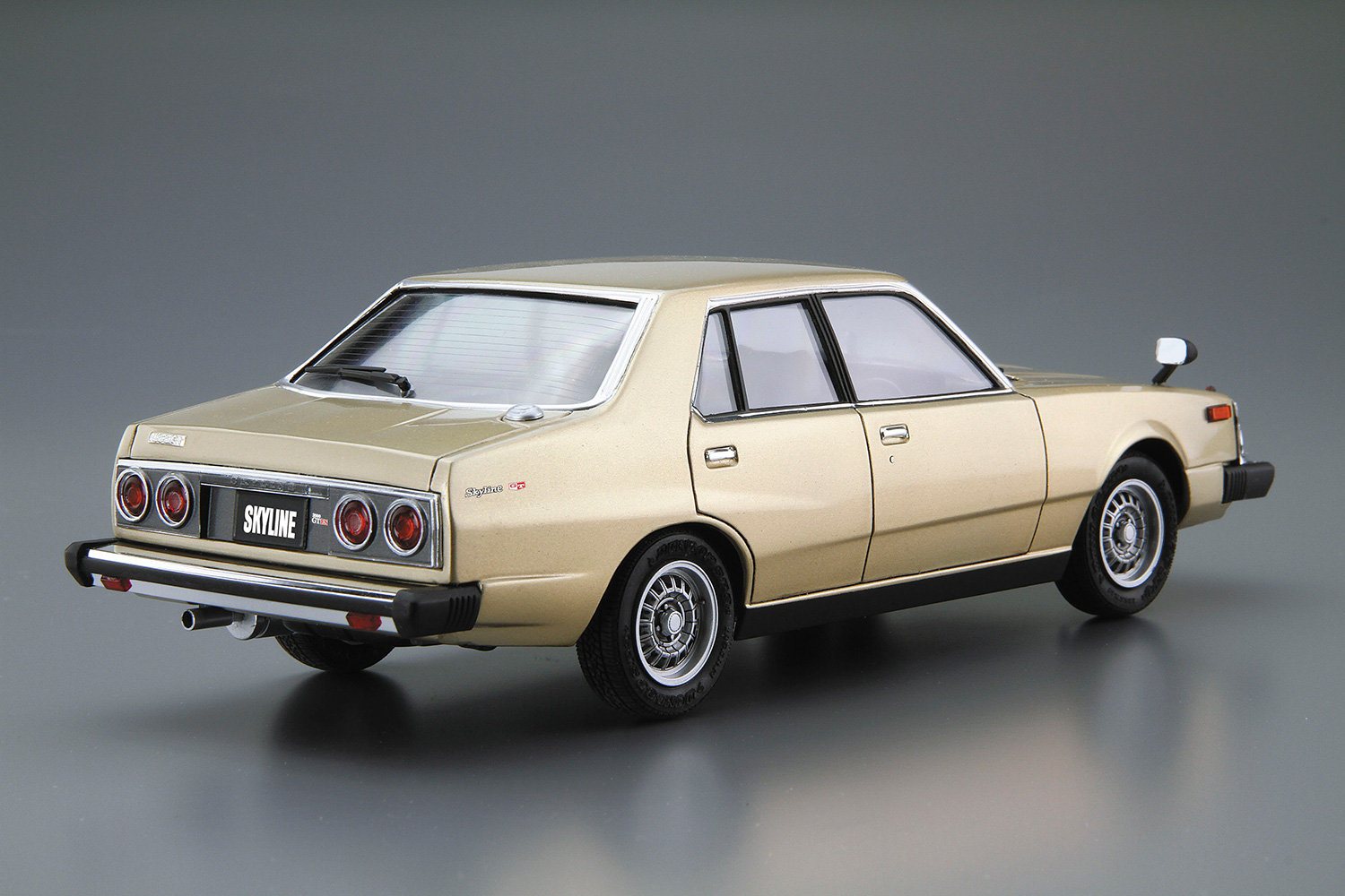 アオシマ DISM 1⁄43 NISSAN SKYLINE 2000 GT-ES ミニカー 1⁄43 DISM