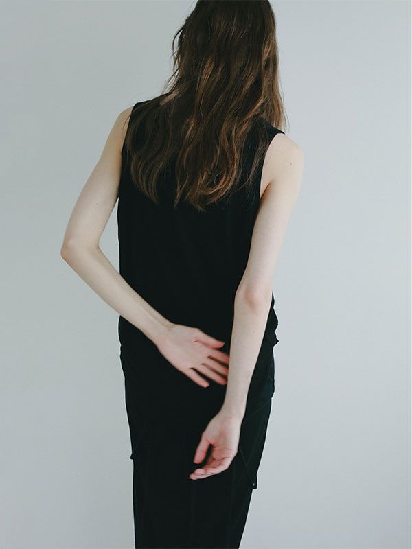 ETRE TOKYO - ヘンリーネックエアリータンクトップ BLACK | ADDICT WEB