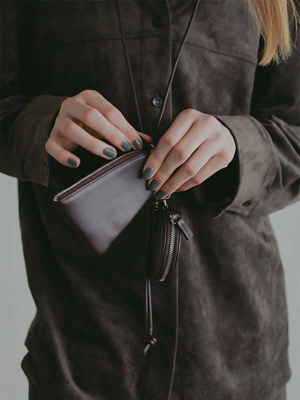 ETRE TOKYO - レザーコードマルチポーチ (BROWN） | ADDICT WEB SHOP