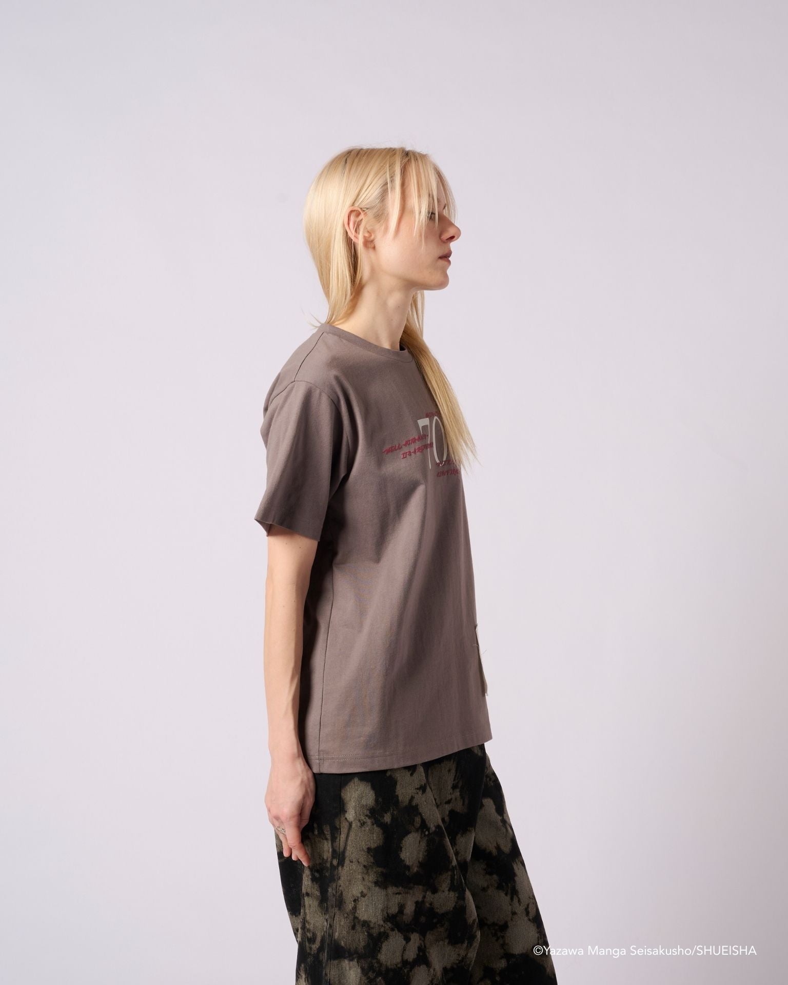 NANA × ADDIXY 707 ROOM TEE【DARK GRAY】