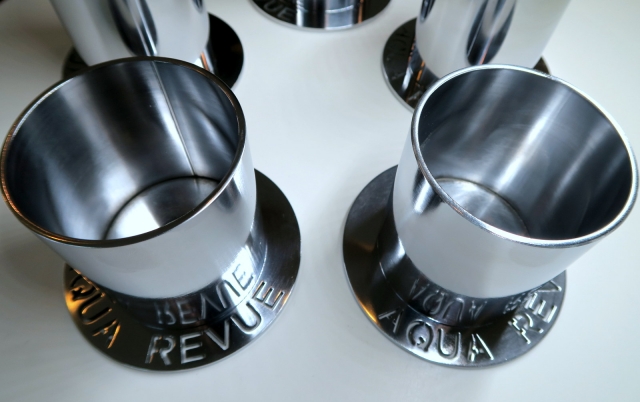 Co2大型ボンベ専用オリジナルスタンド 販売開始 | アクアレビュー｜ADA