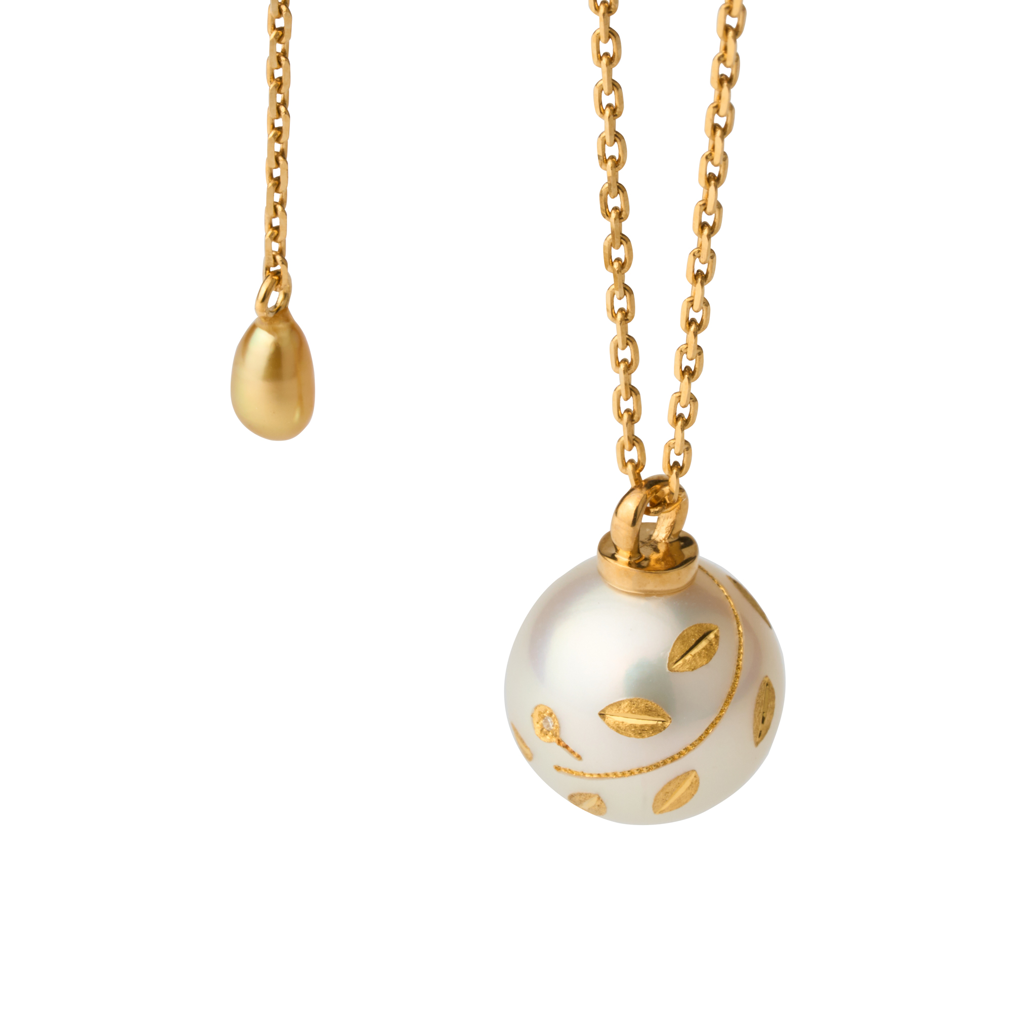 パールオーナメント”月桂樹”K18白蝶真珠ペンダントネックレス - アート