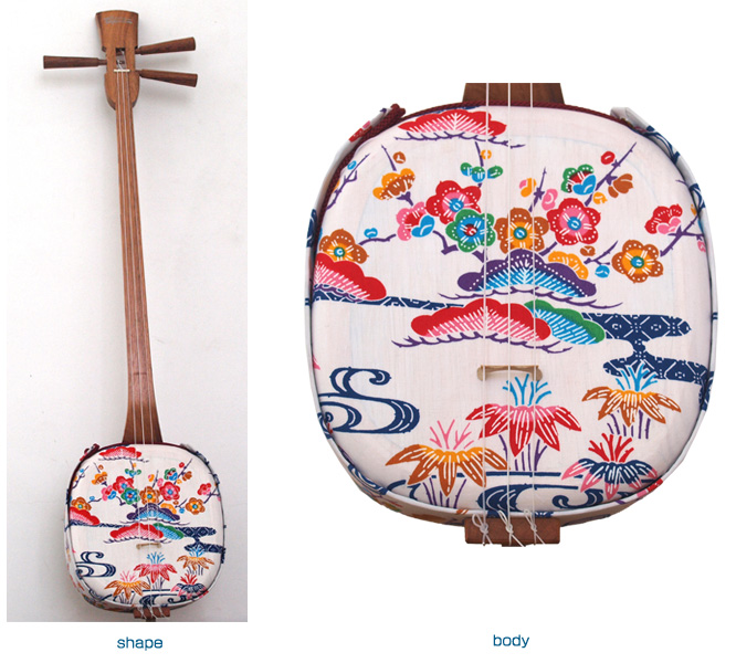 即購入可能)沖縄購入の三線 全長74センチの一回り小さいサイズ ほぼ