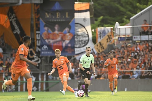 フォト】清水エスパルスの北川航也、ダービーで決勝点挙げゆりかご
