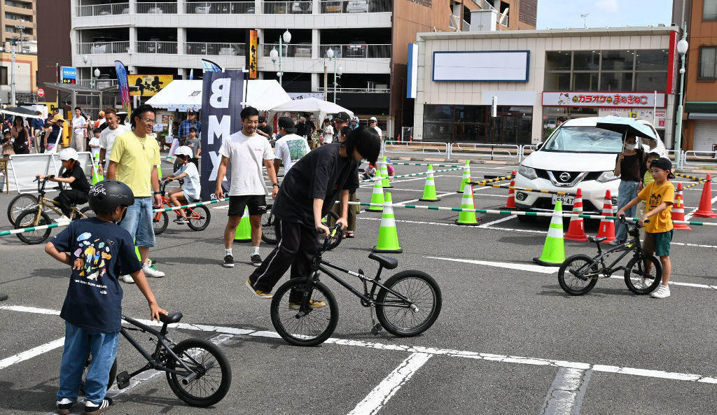 島田駅前にぎわい、アーバンスポーツ満喫 子どもたちがスケボーや