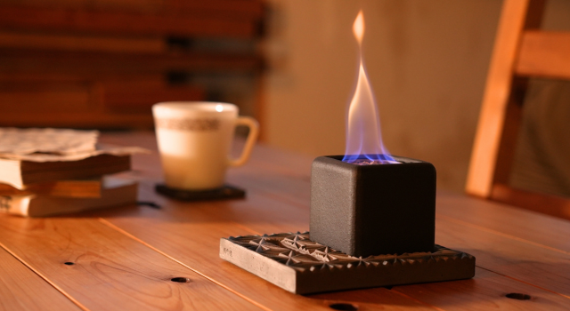 愛媛県の伝統工芸「菊間瓦」が使用された、お部屋で使える焚火台 「燈