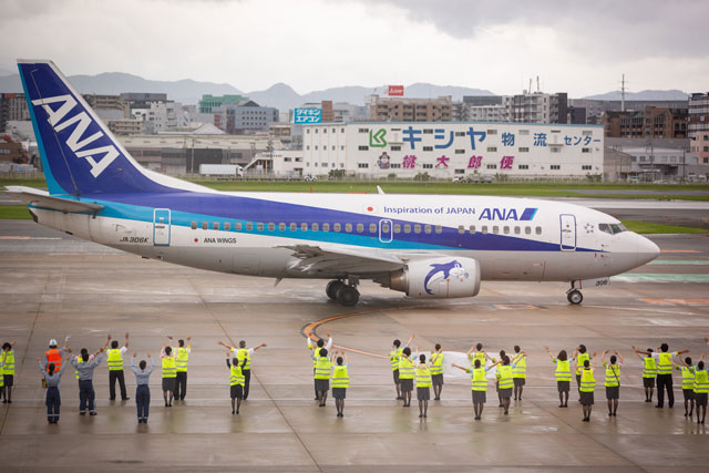 四半世紀で500人以上が操縦桿握る 写真特集・ANA 737-500スーパー