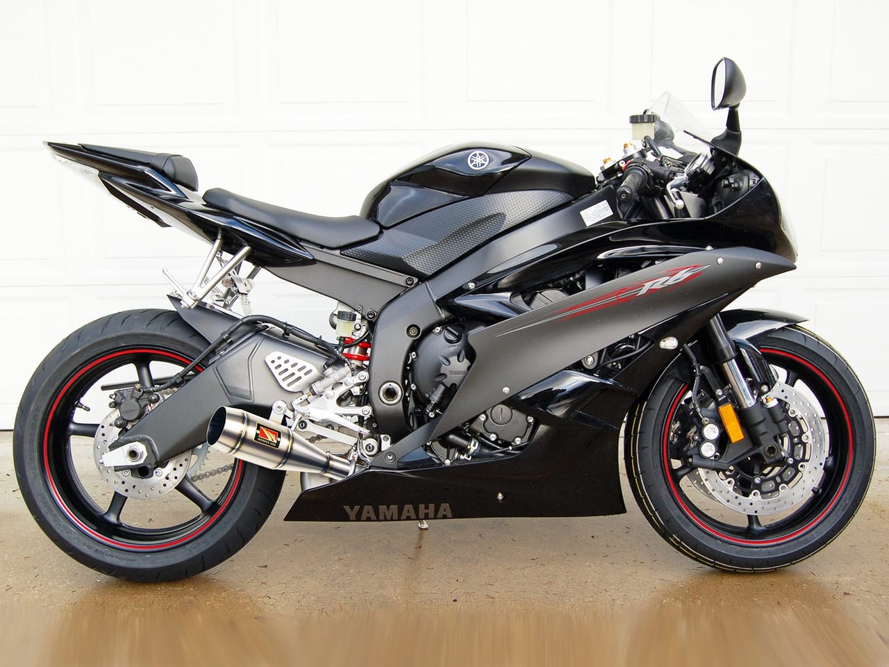 スーパーバイク選手権にも使用 COMPETITION WERKES マフラー｜AxxL