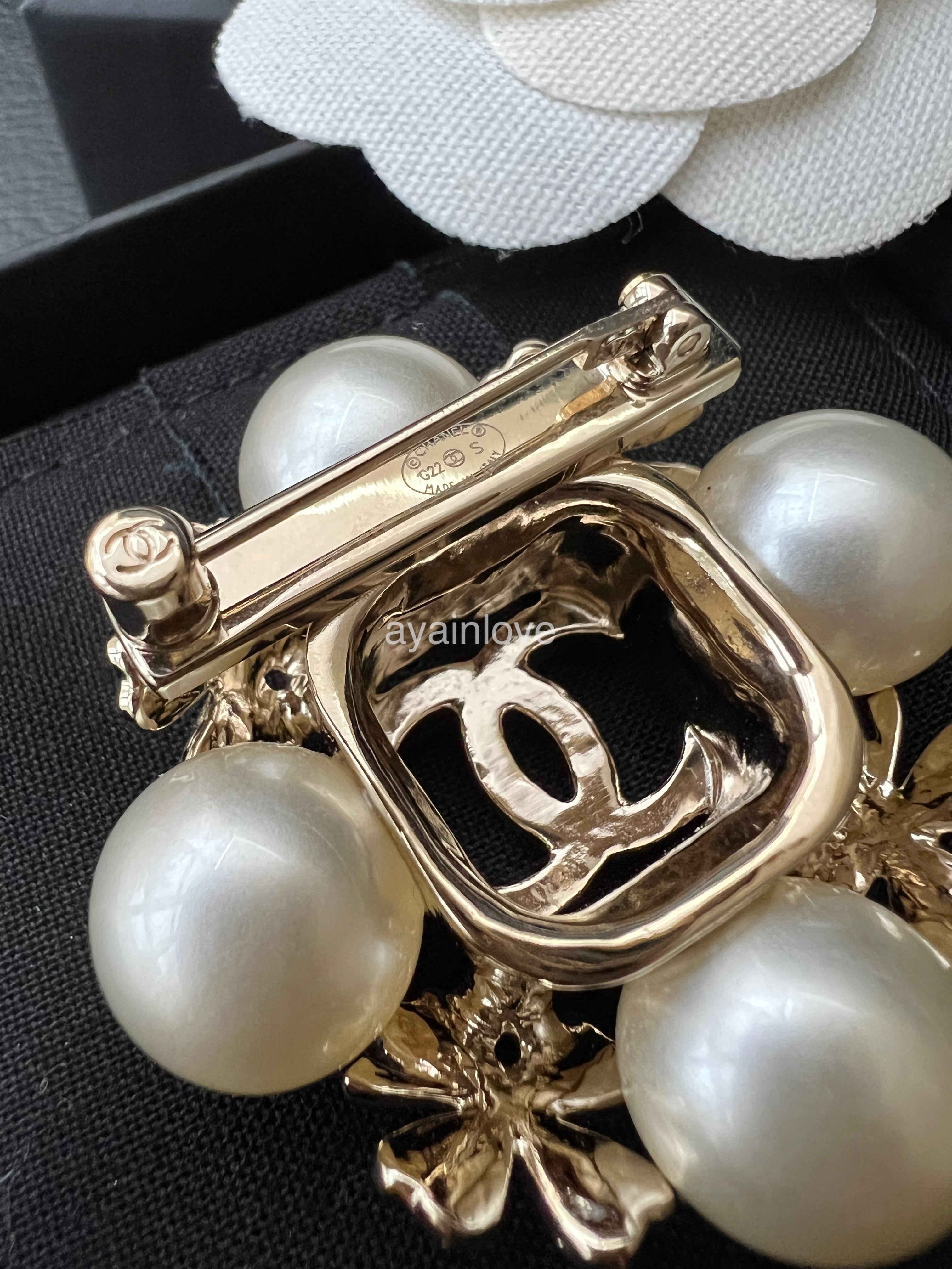 CHANEL 22S Pearl Crystal Cross Clover CC Brooch Light Gold