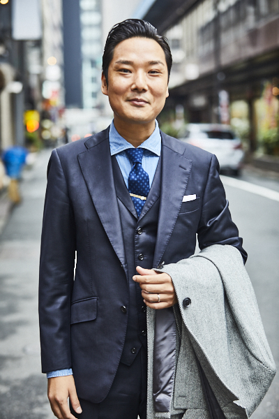 ロロ·ピアーナのカシミヤ生地を使ったチェスターコートです。明るめの