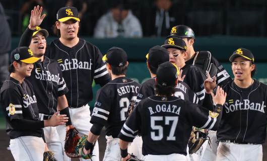 荒木雅博が見たソフトバンク「本当に強いチームの野球」。甲子園でミス