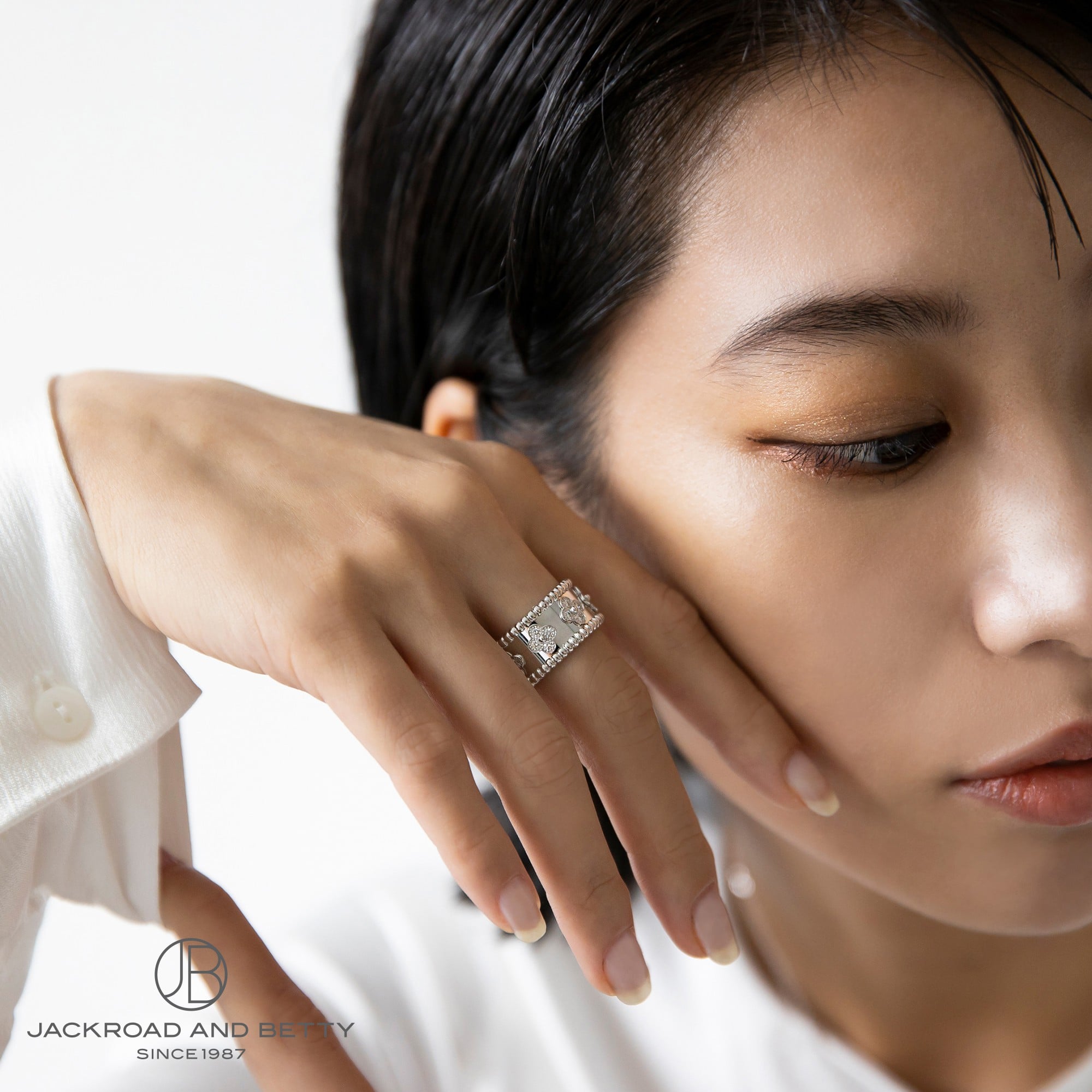 ペルレ クローバー リング ミディアムモデル[VCARO9LP00] Perlee