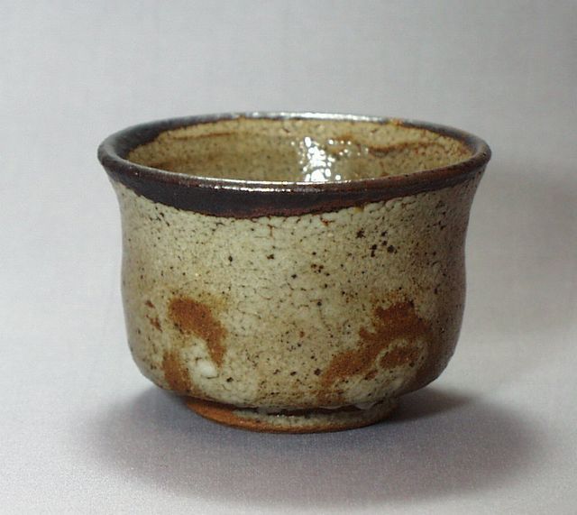 逸品 唐津焼 西岡小十作 斑唐津 皮鯨 梅華皮 ぐい吞み