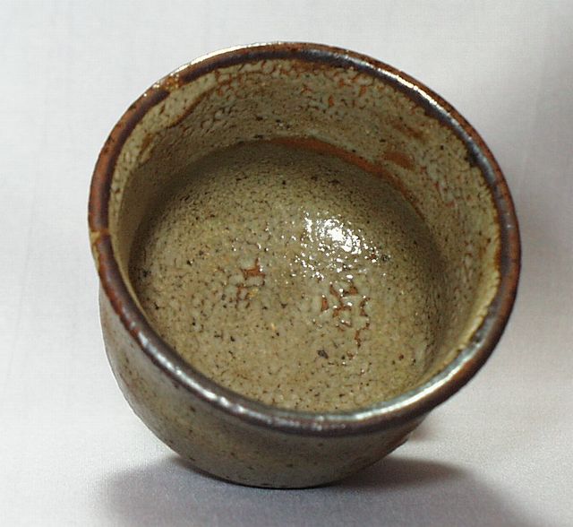 逸品 唐津焼 西岡小十作 斑唐津 皮鯨 梅華皮 ぐい吞み 共箱共布栞付き