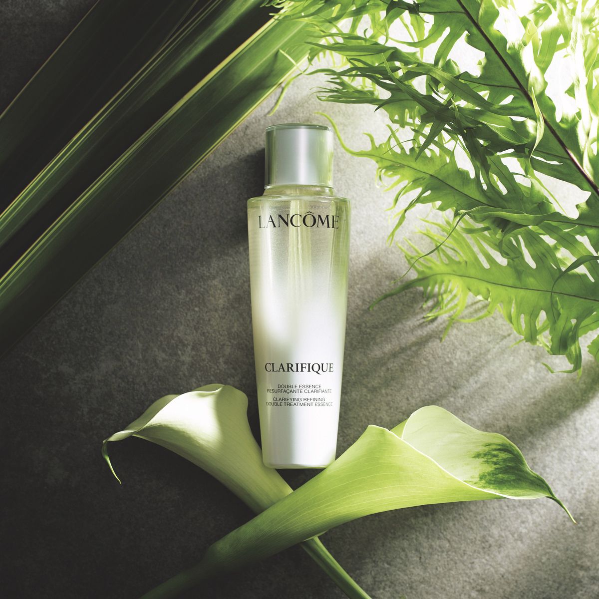 保湿化粧水の「火つけ役」ランコムの化粧水でクリアな光が滑る肌へ