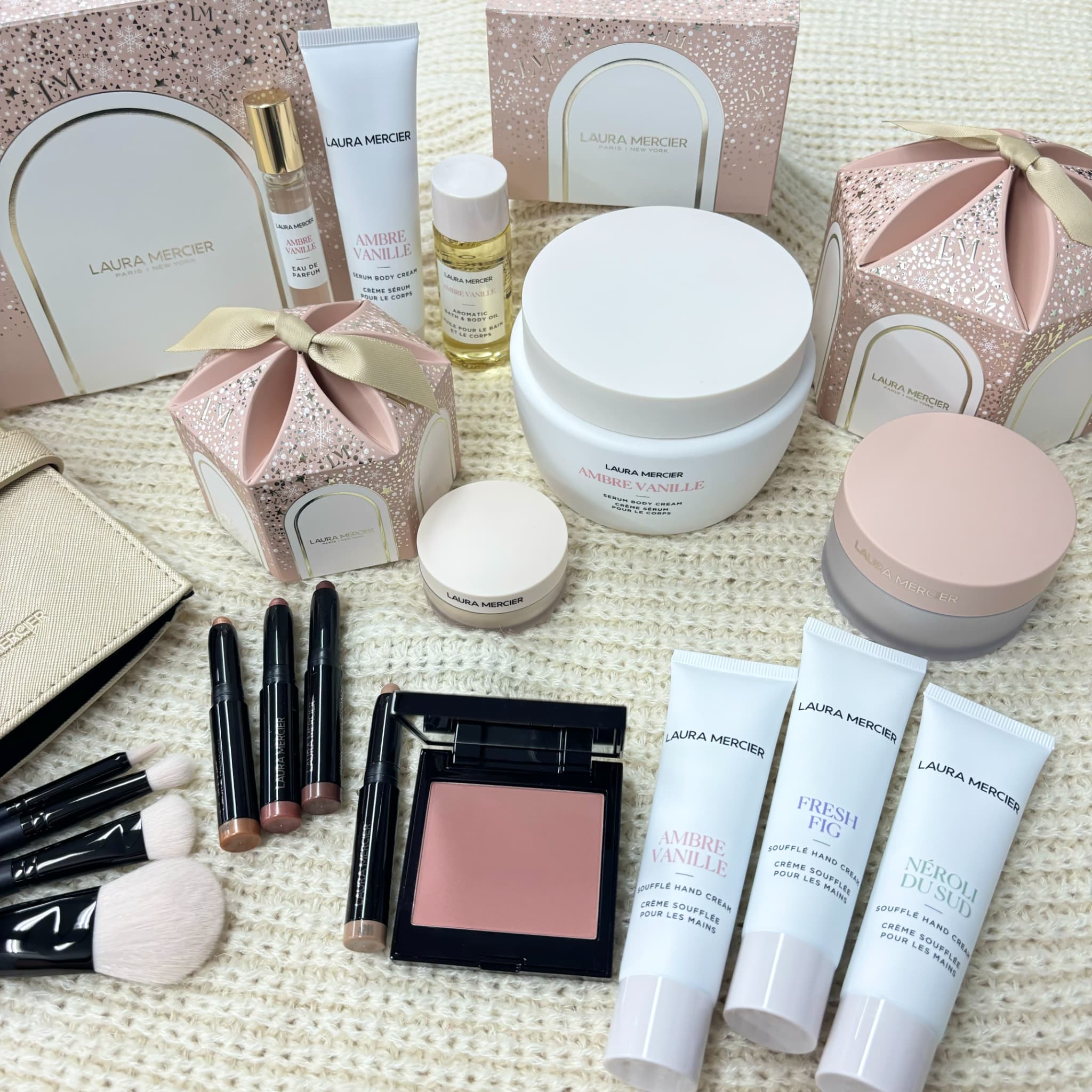 ローラ メルシエ×クリスマスコフレ2024】ベスコス受賞の人気チークや