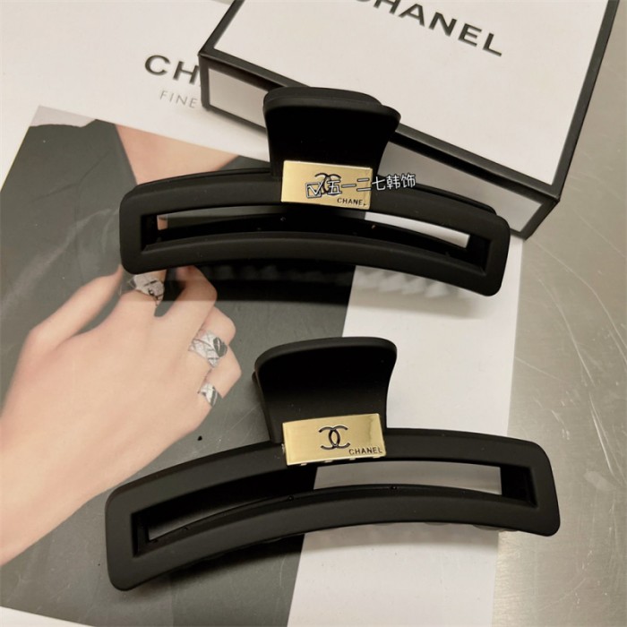 ハイブランドシャネル ヘアクリップ バンスクリップ 高級感 金具ロゴ