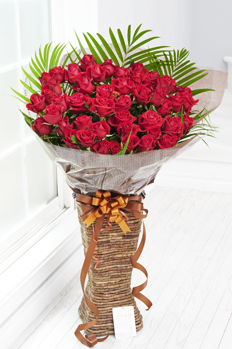 スタンド花 高級薔薇スクエアタイプ Mサイズ（赤バラ50本） ｜ 祝い花