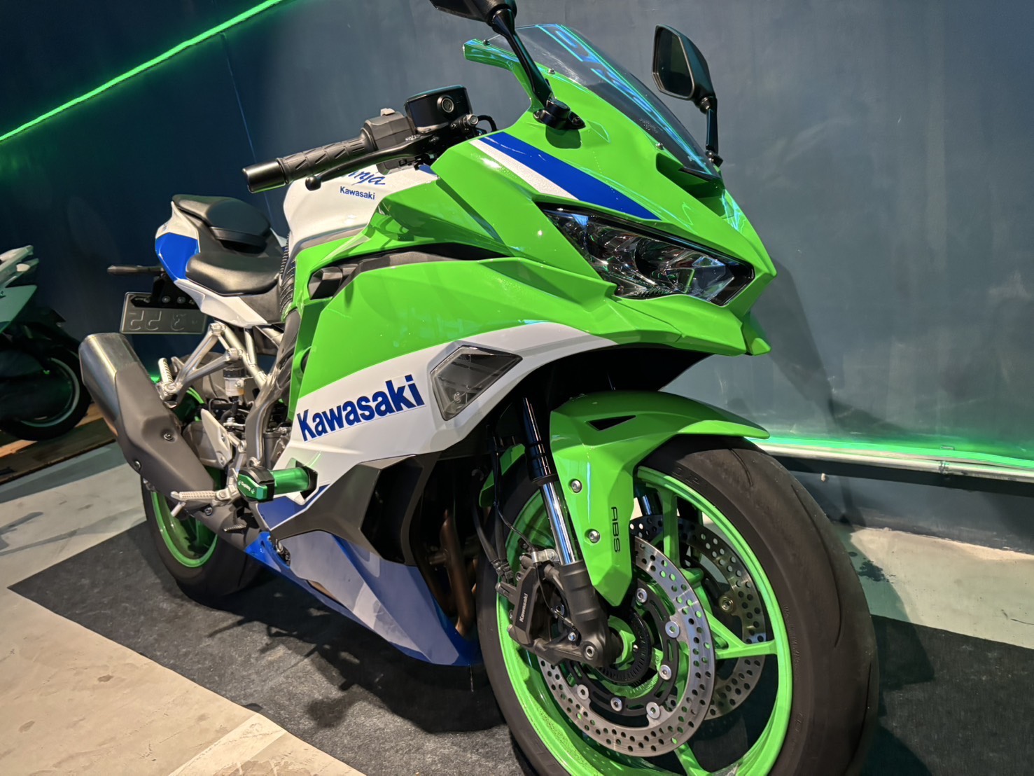 ZX4RR | 大阪 レンタルバイク 二輪処グループ