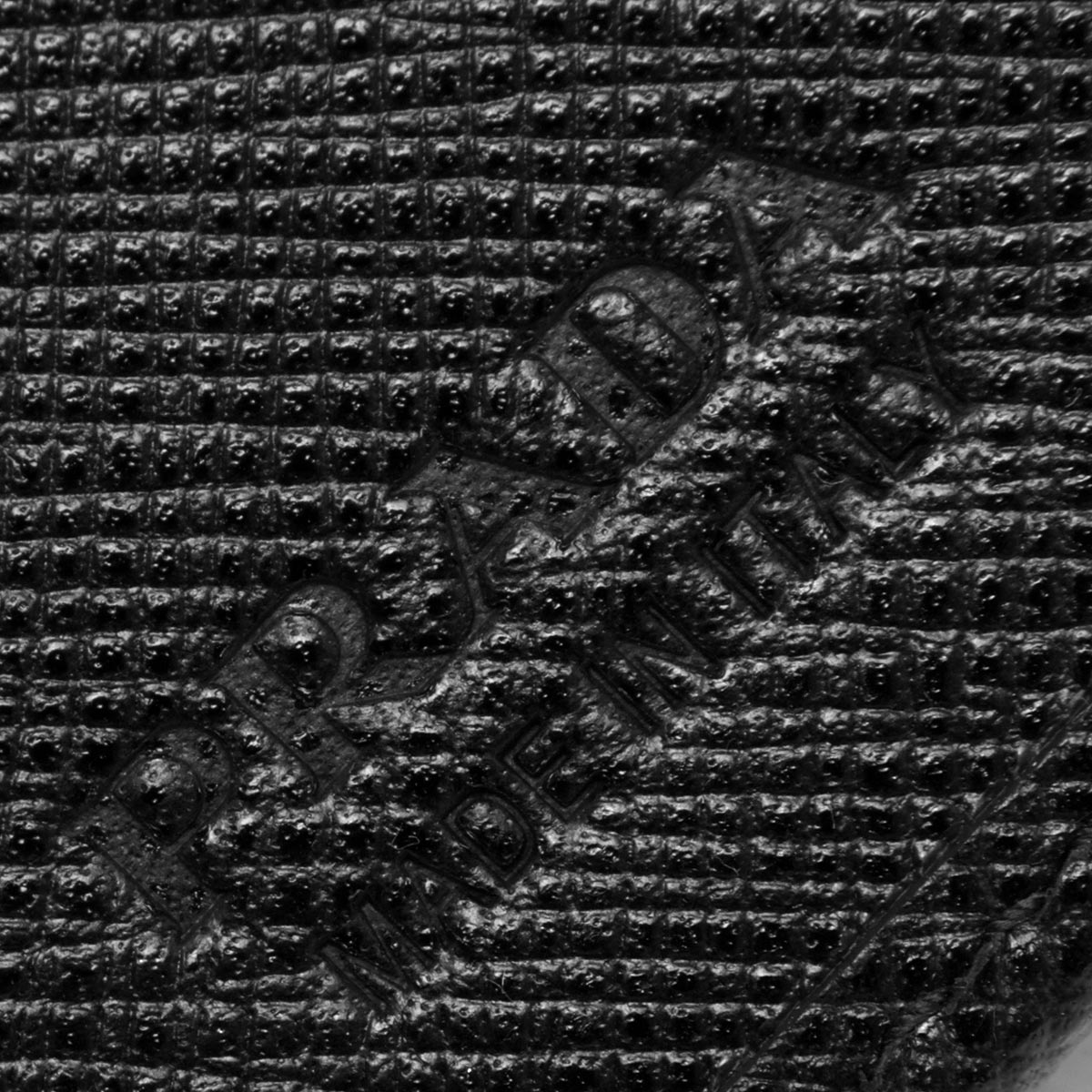 プラダ キーケース メンズ サフィアーノ トライアングル SAFFIANO