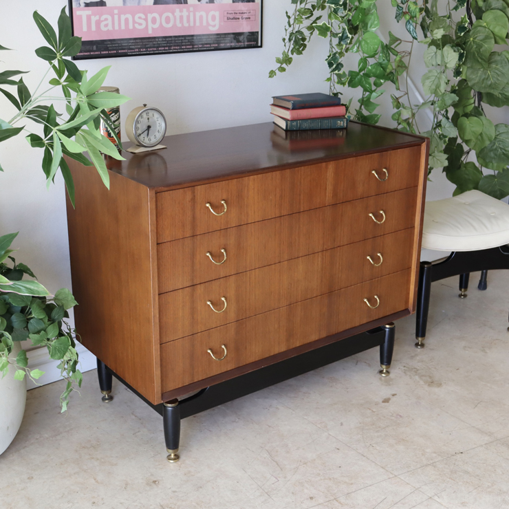 今も昔も、時代を超えたカッコよさ。G-planジープラン4段チェスト