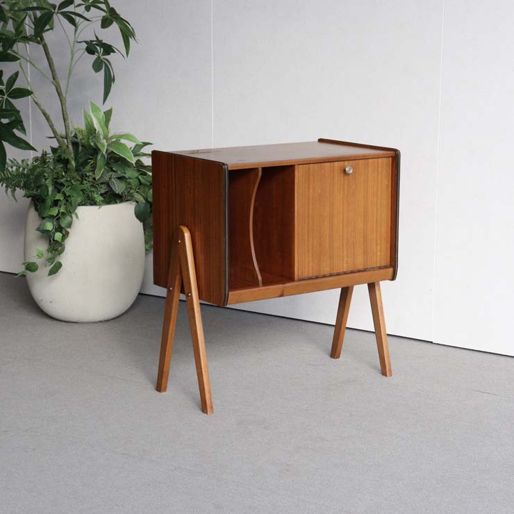 VT-VTウォーカー。 ヴィンテージレコードキャビネット