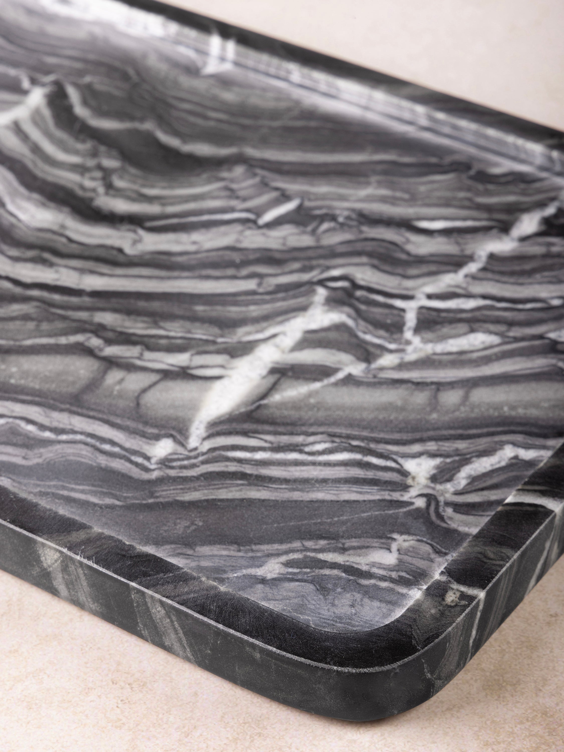 Frontier Black Marble Tray – Scalloped Decorative Accent | GAURI