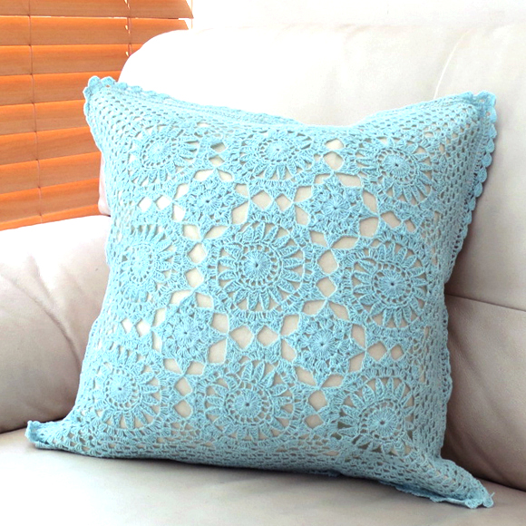 手編みレース・クロシェットのクッションカバー・ブルー47×47cm