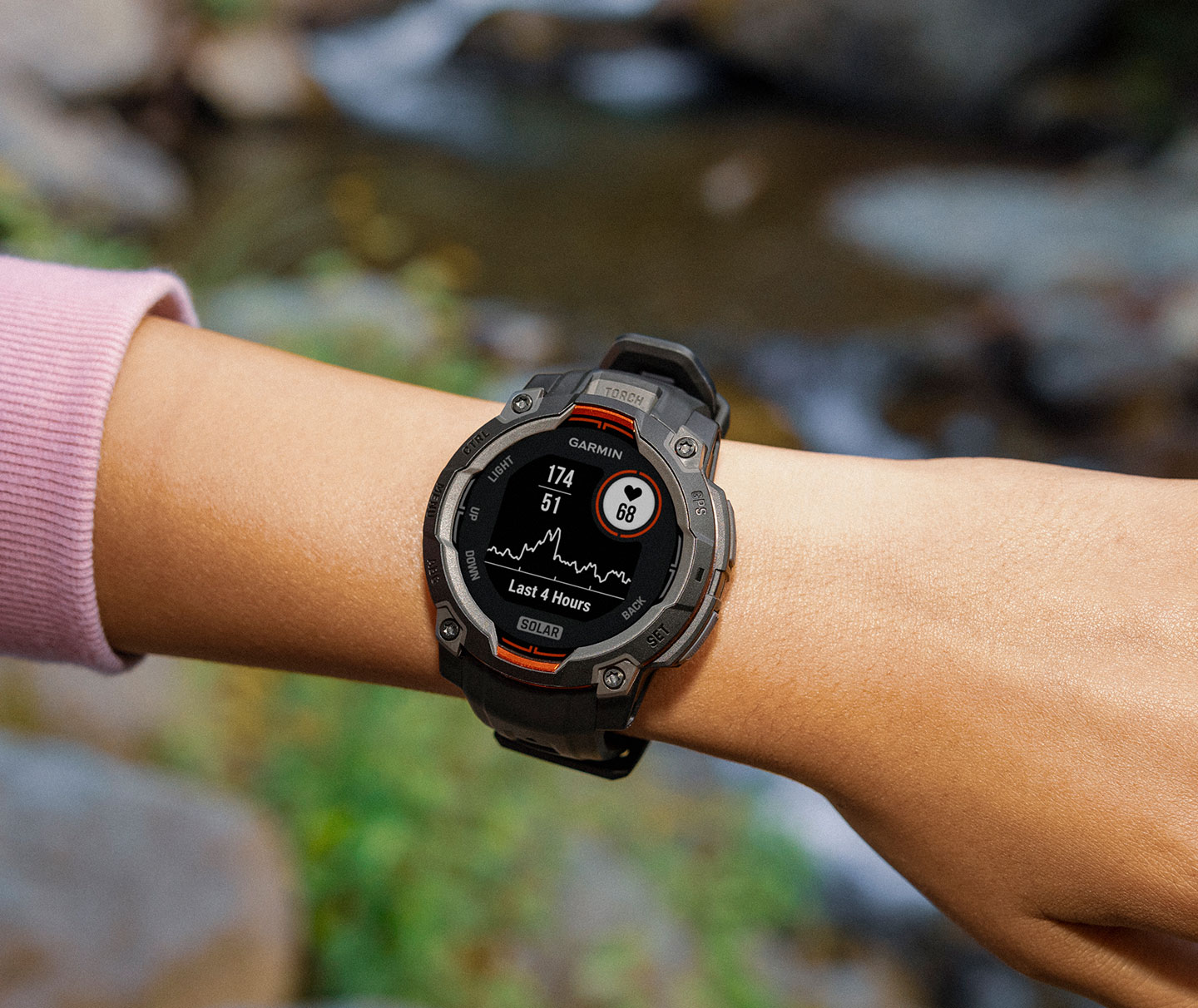 アウトドア・登山・キャンプで活躍する防水＆タフネス スマート