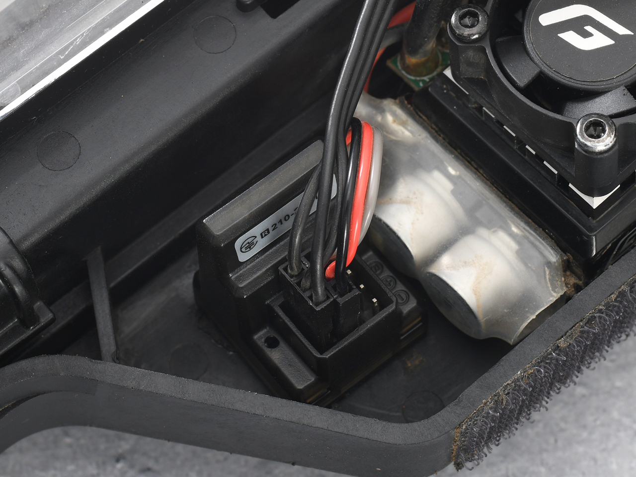 初めてのラジコンの最適なGT4P 2.4Ghz 4ch送受信機セット | G-FORCE