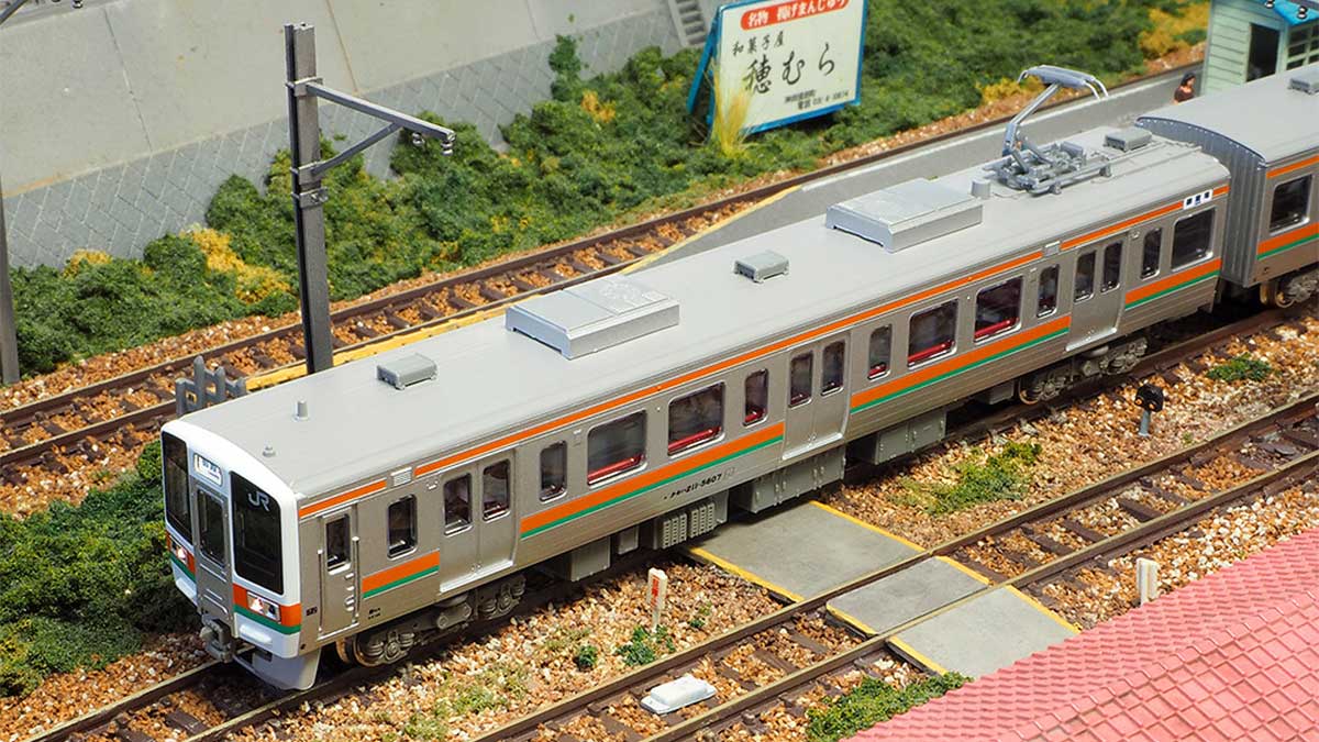 30887＞JR211系5600番台（SS編成）基本3両編成セット（動力付き）｜N