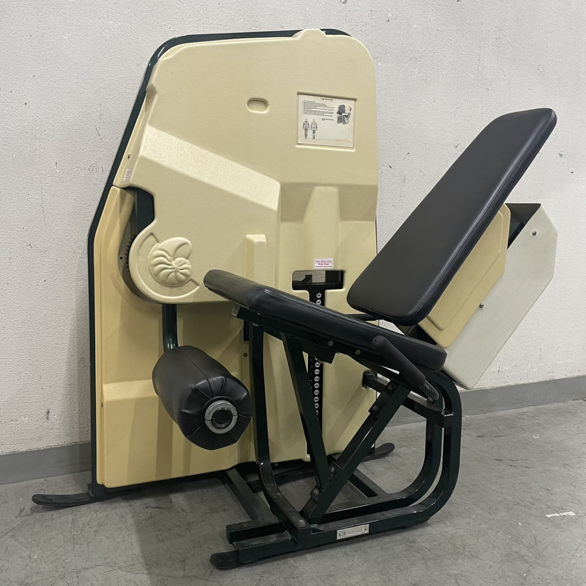 レッグエクステンション（中古）（nautilus）-ジムガレージ