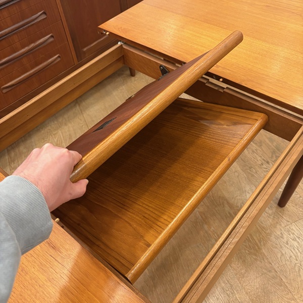 イギリスミッドセンチュリーの伸長式テーブル - DOUBLEDAY ダブルデイ