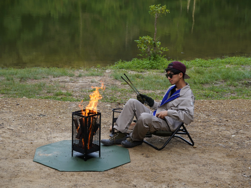 己と薪を熱く燃やせ。パッション系焚き火台「マルデカサターテ」 - DOD