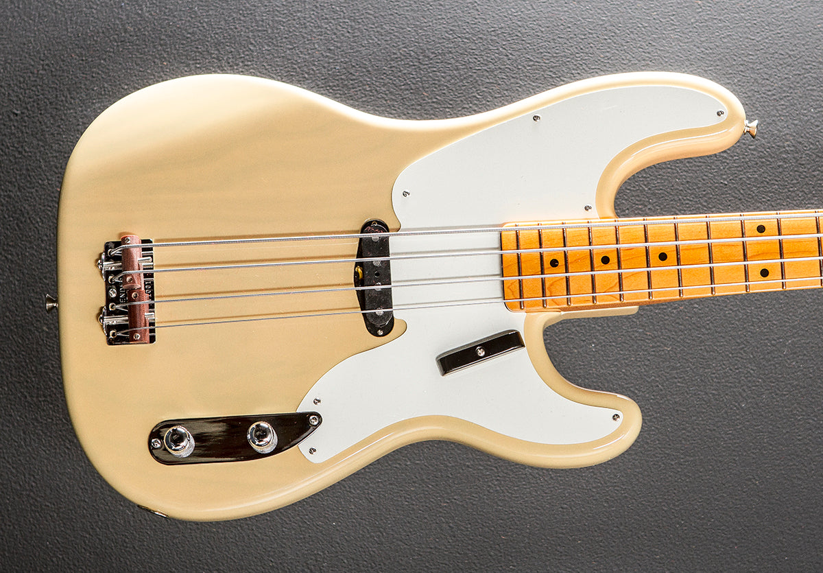 徠*宵様 Fender japan Precision Bass クリーム色 徠*宵様 Fender