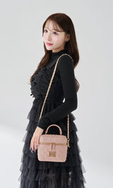 ゴールドパーツ】キルティングパールスクエアミニバッグ – Darich