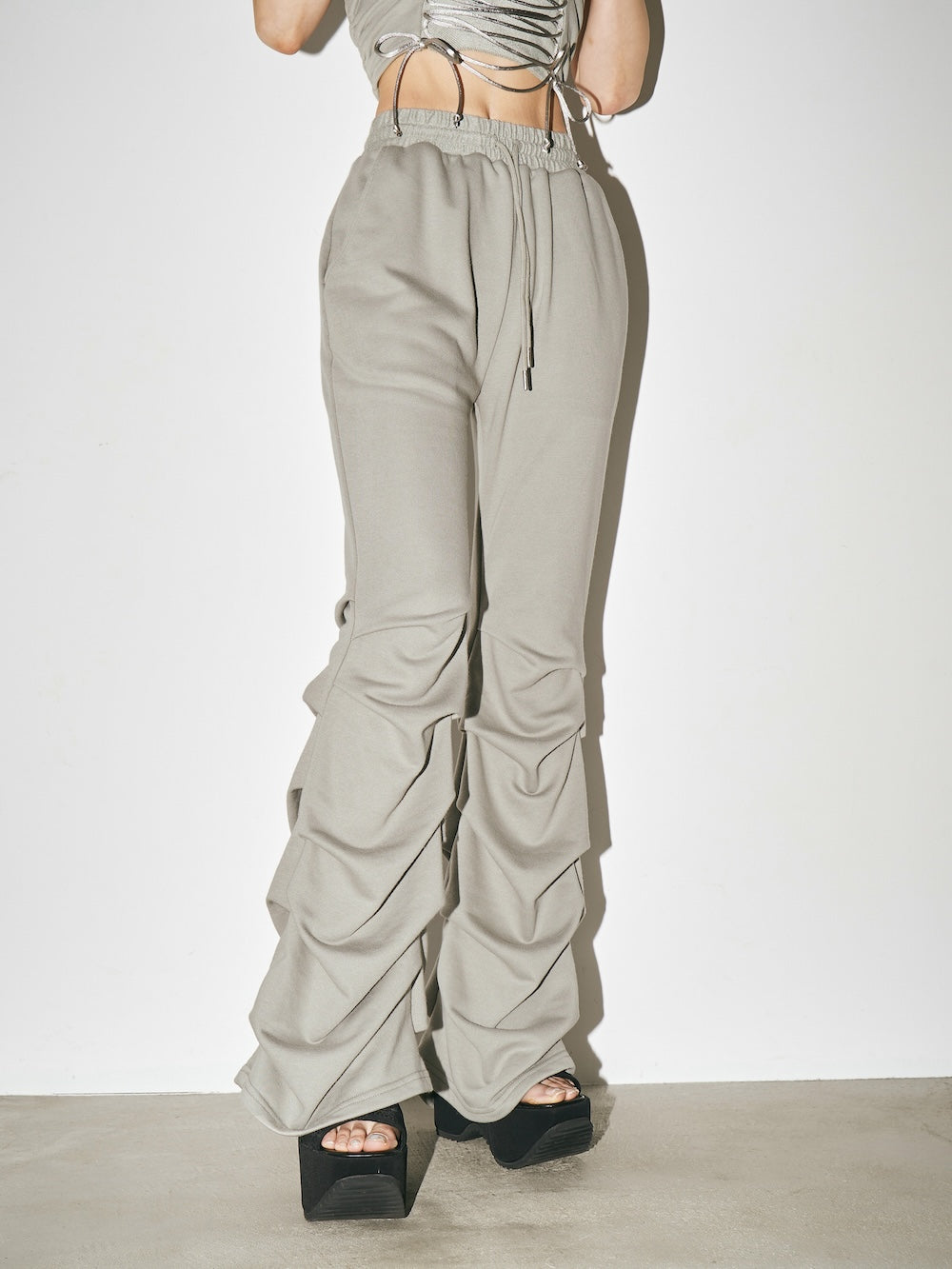 タックフレアスウェットパンツ – Darich (ダーリッチ)