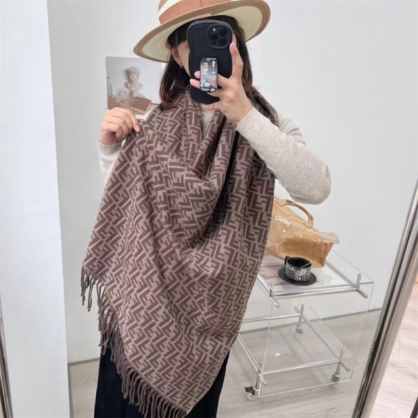 美品 フェンディ ブラウンファー リブデザインストール y29 美品