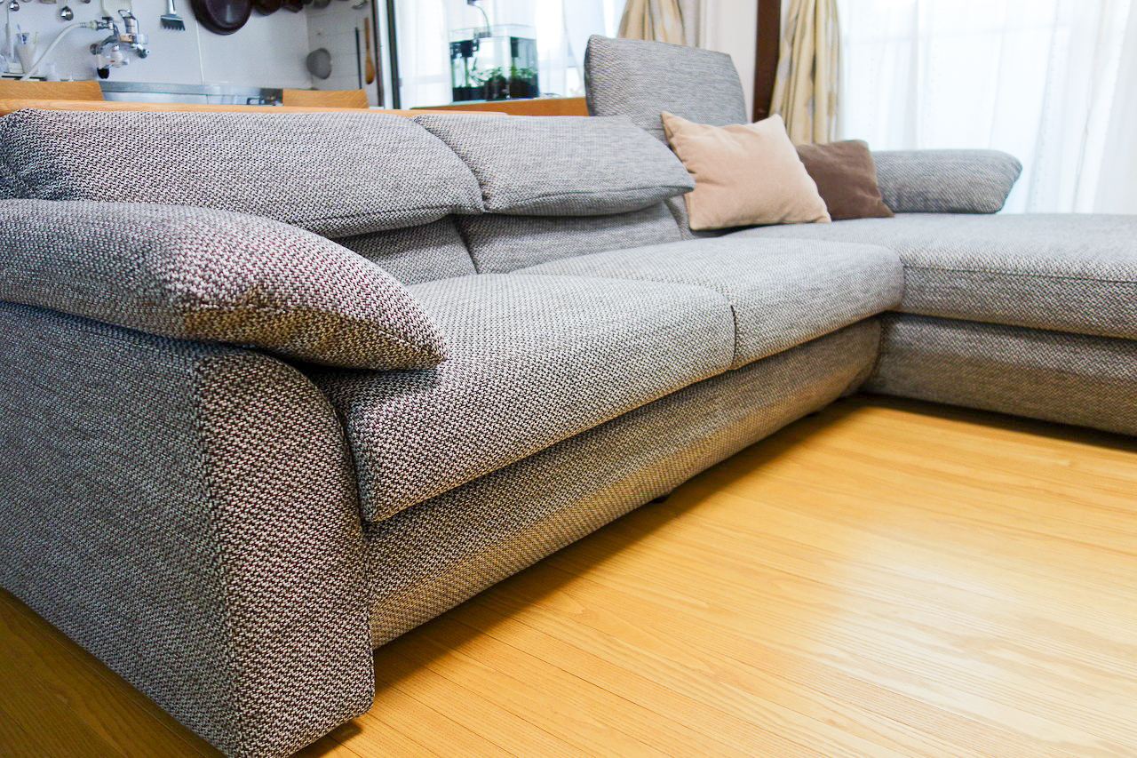 悩んだ結果、ダメ人間化する日本フクラのカウチソファを買いました