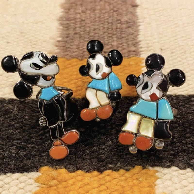 とぼけ顔のミッキーをモチーフにしたズニ族作1970年代オールドポーン