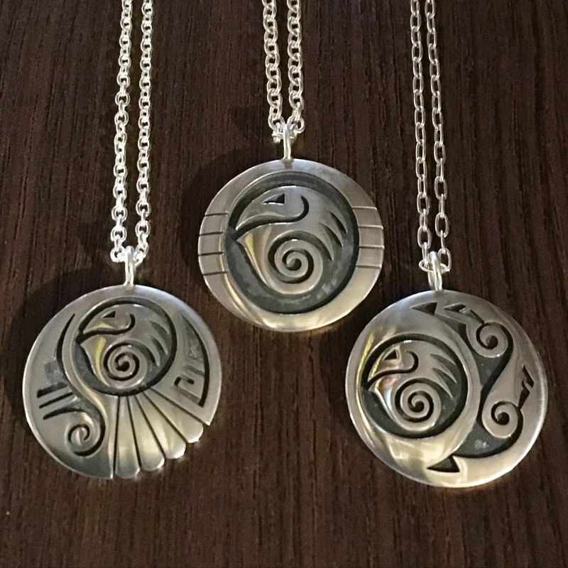 オリジナルモチーフであるウォーターバードが人気の高いホピ族「Weaver