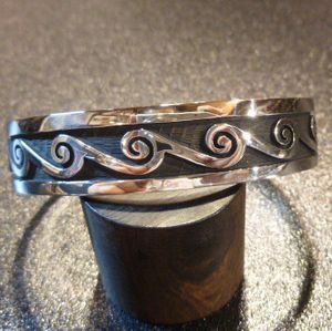 ホピ Stewart・Tewawina・Dacawyma オーバレイ ウォーターウェブ バングル