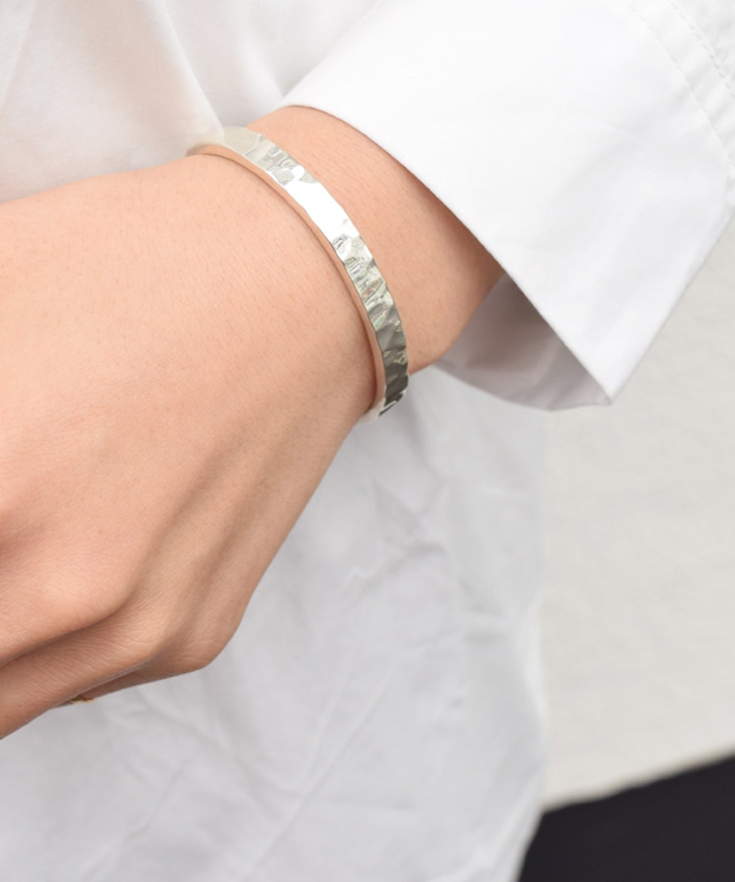 e.m. シルバーバングル Mサイズ e.m. シルバーバングル Mサイズ 【公式