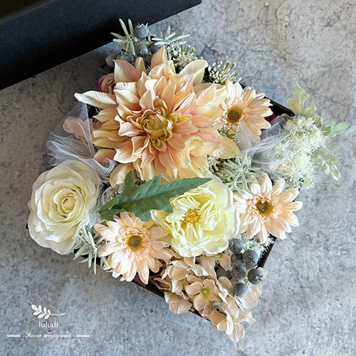 商品詳細：アーティフィシャルフラワーのボックスアレンジメント