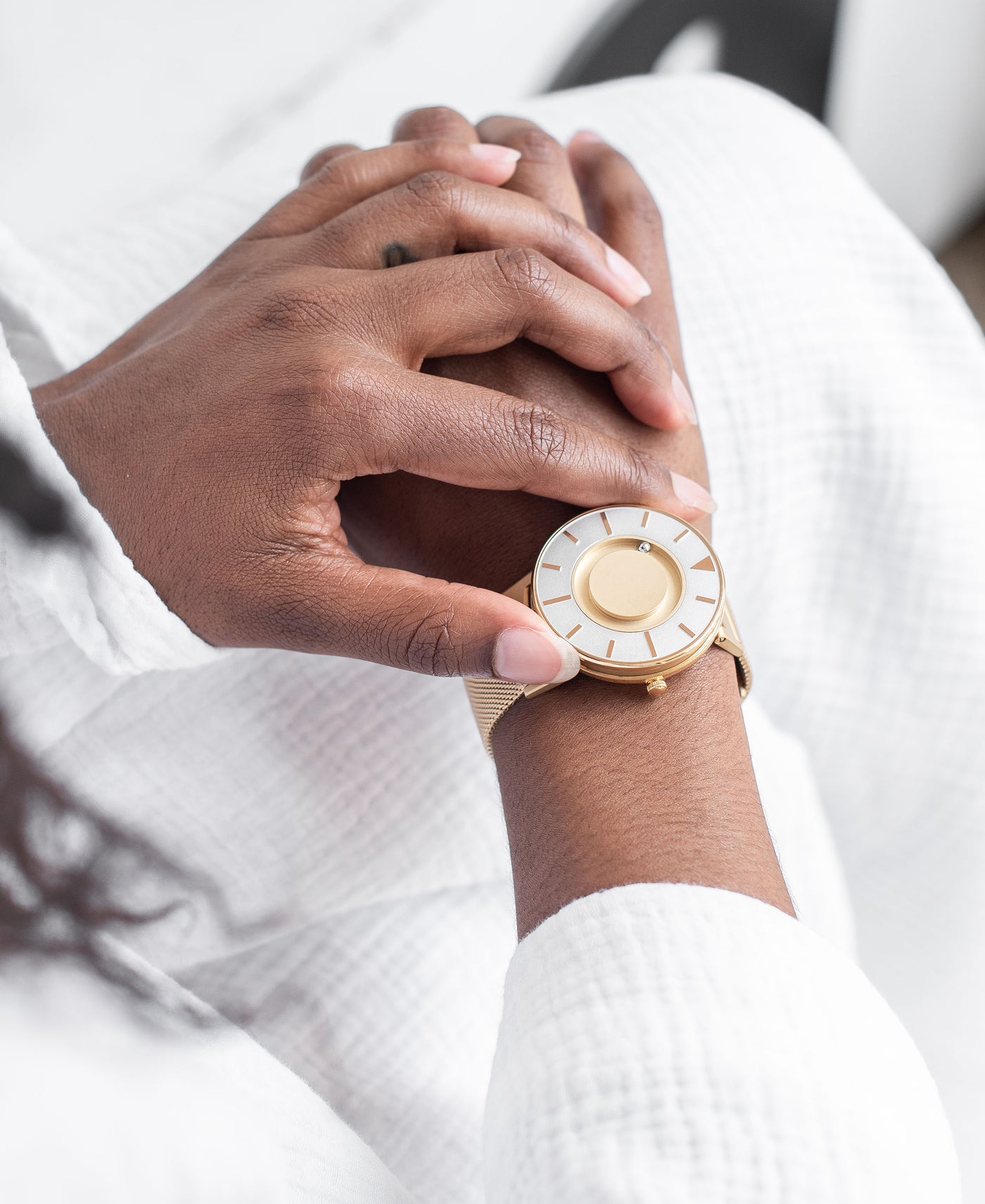 Bradley Mesh Gold – Eone