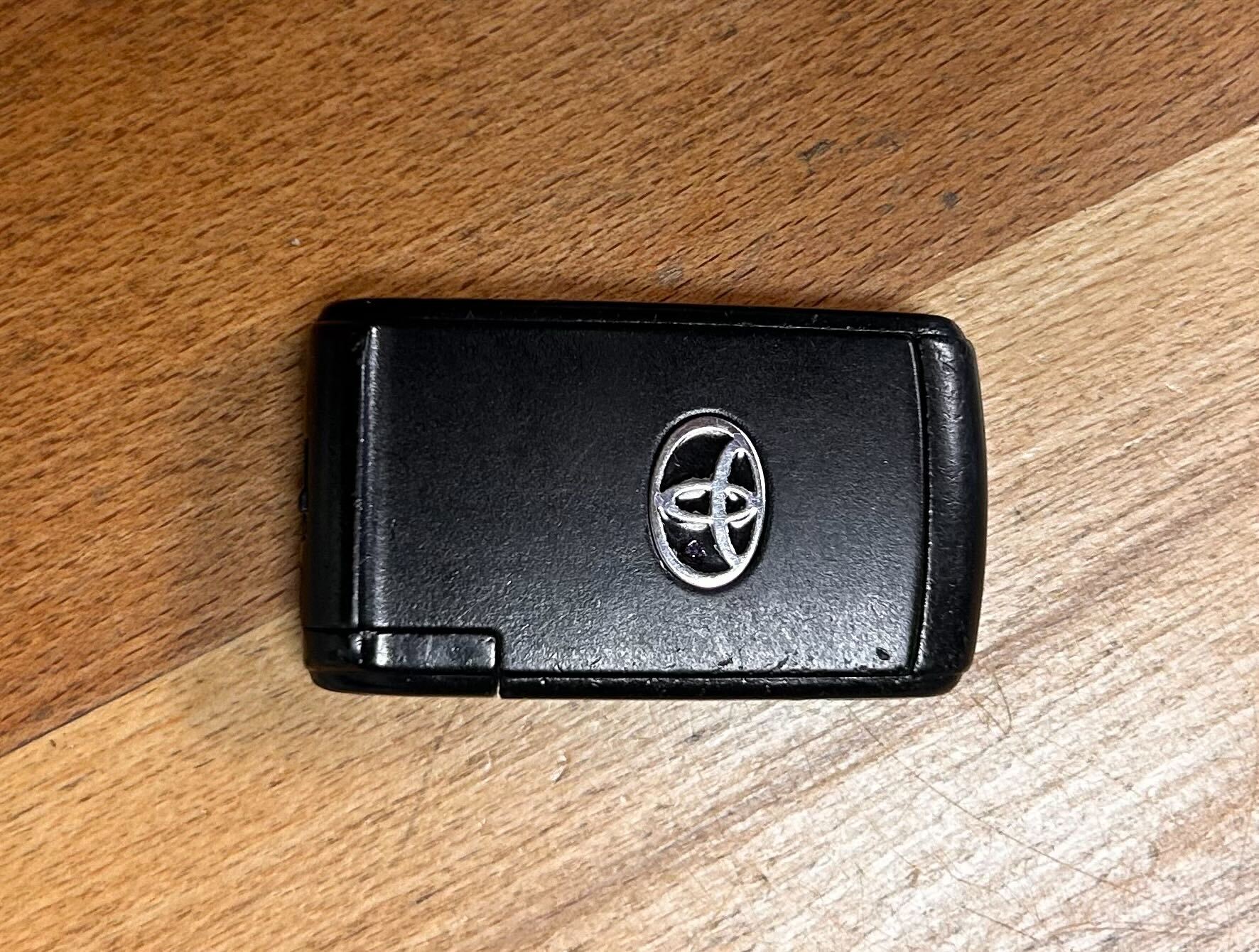 プリウスのスマートキーが効かなくなった時の対処法 | Eco Drive Auto