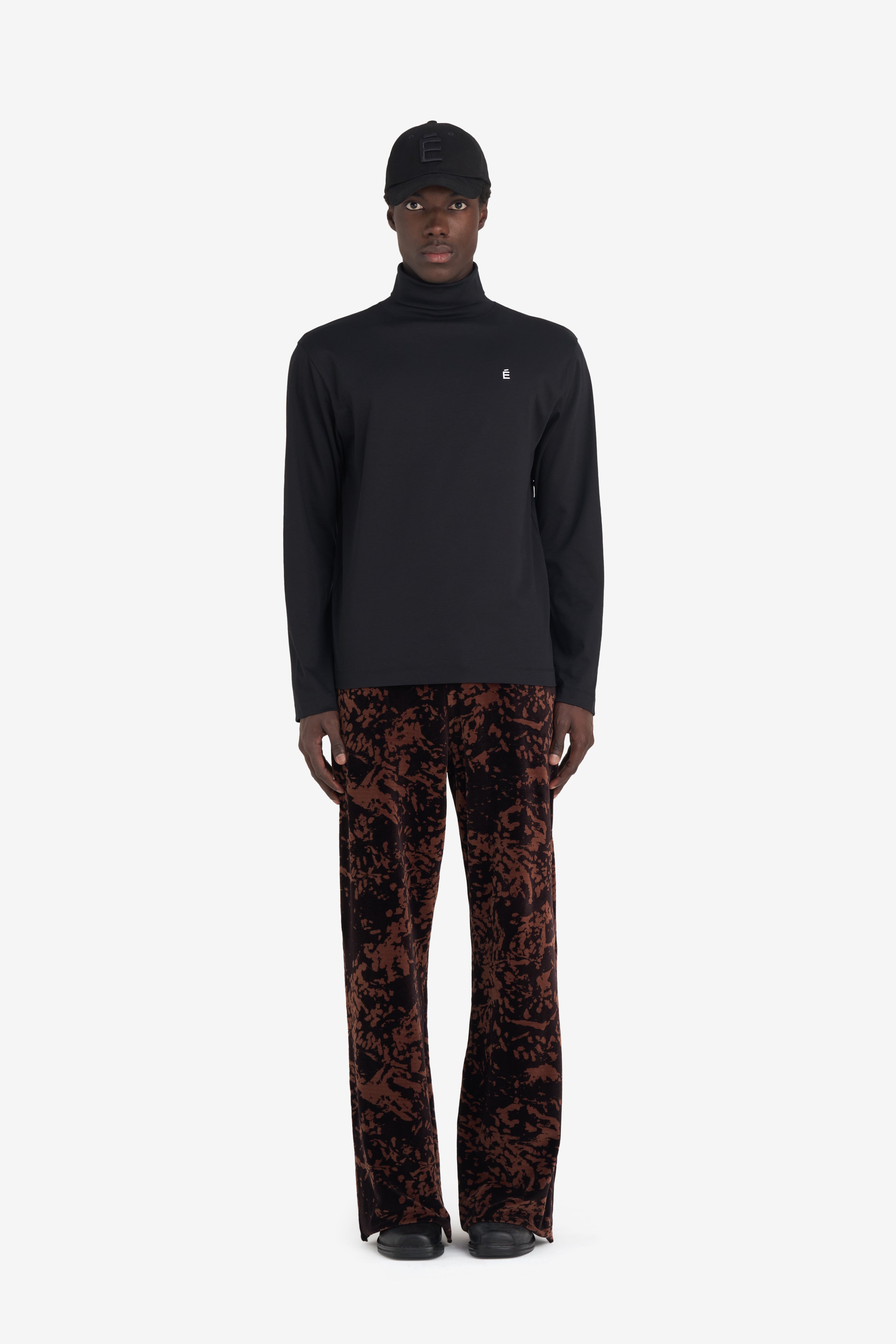 TURTLENECK T-SHIRT LONG SLEEVES É BLACK | Études Studio