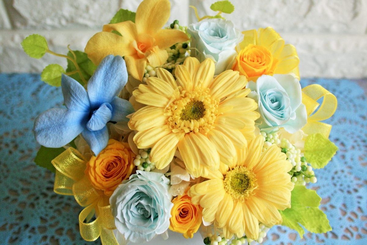 プリザーブドフラワー イエロー＆ライトブルー | 花・フラワーギフト